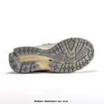 ⁦حذاء New Balance M1906R⁩ - الصورة ⁦3⁩