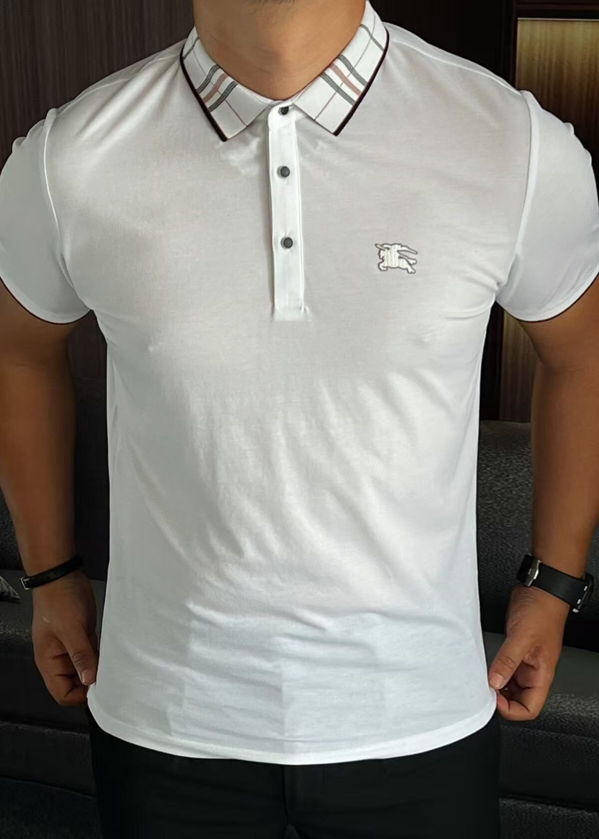 ⁦تيشيرت بربري بأكمام قصيرة، أحدث صيحات الموضة، بتصميم ياقة مدورة⁩ - الصورة ⁦2⁩