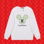 ⁦سويت شيرت مطبوع بياقة دائرية من لويس فويتون⁩ - الصورة ⁦2⁩