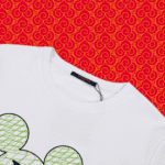 ⁦سويت شيرت مطبوع بياقة دائرية من لويس فويتون⁩ - الصورة ⁦4⁩