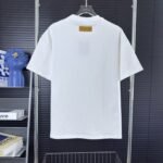 ⁦تيشيرت كلاسيكي بأكمام قصيرة وياقة مستديرة من لويس فويتون⁩ - الصورة ⁦2⁩