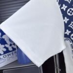 ⁦تيشيرت كلاسيكي بأكمام قصيرة وياقة مستديرة من لويس فويتون⁩ - الصورة ⁦6⁩