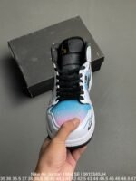 ⁦حذاء Nike Air Jordan 1 Mid SE⁩ - الصورة ⁦2⁩