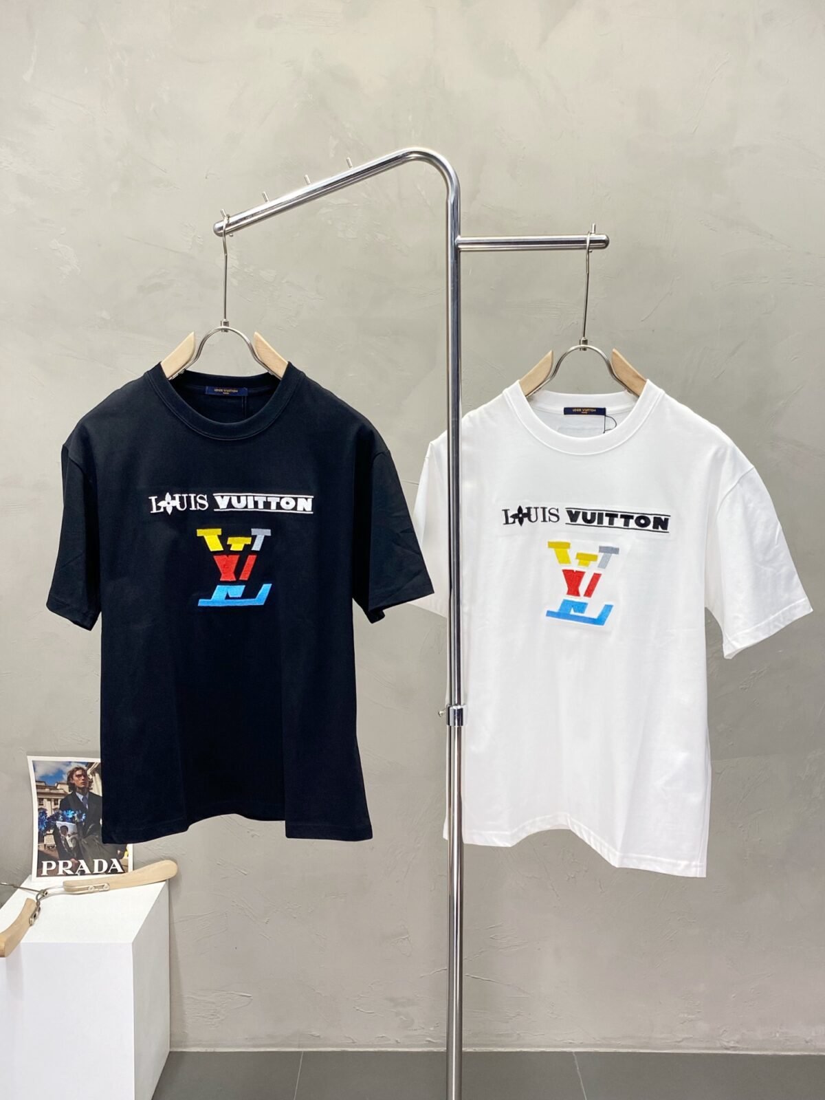 ⁦تيشيرت لويس فويتون رجالي جديد كاجوال بأكمام قصيرة⁩ - الصورة ⁦1⁩