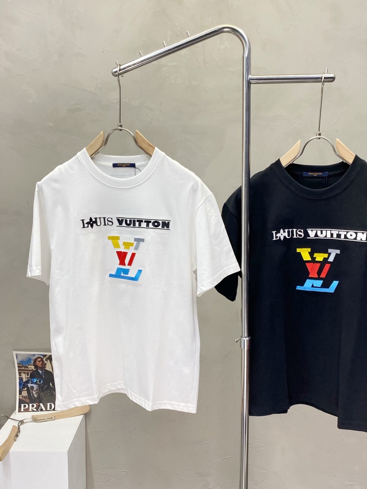 ⁦تيشيرت لويس فويتون رجالي جديد كاجوال بأكمام قصيرة⁩ - الصورة ⁦3⁩