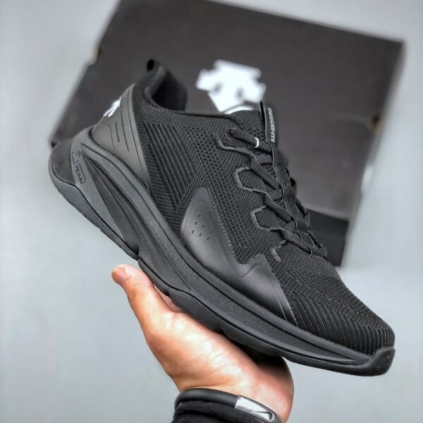 حذاء Descente