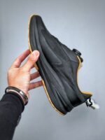 ⁦حذاء Descente⁩ - الصورة ⁦2⁩