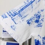 ⁦تيشيرت لويس فويتون بأكمام قصيرة بطبعة جرافيتي حضرية⁩ - الصورة ⁦6⁩