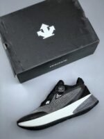 ⁦حذاء Descente⁩ - الصورة ⁦3⁩