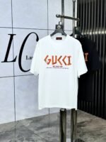 ⁦تيشيرت غوتشي الجديد بياقة دائرية وأكمام قصيرة⁩ - الصورة ⁦2⁩