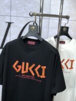 ⁦تيشيرت غوتشي الجديد بياقة دائرية وأكمام قصيرة⁩ - الصورة ⁦4⁩