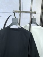 ⁦تيشيرت غوتشي الجديد بياقة دائرية وأكمام قصيرة⁩ - الصورة ⁦5⁩