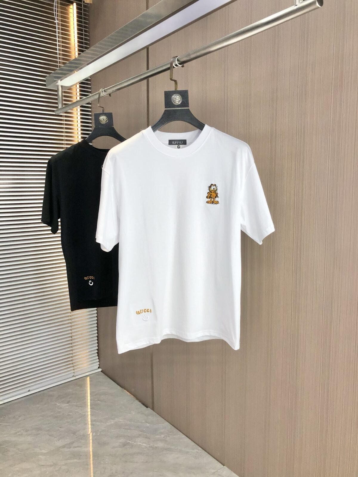 ⁦تيشيرت غوتشي الجديد بياقة دائرية وأكمام قصيرة⁩ - الصورة ⁦2⁩