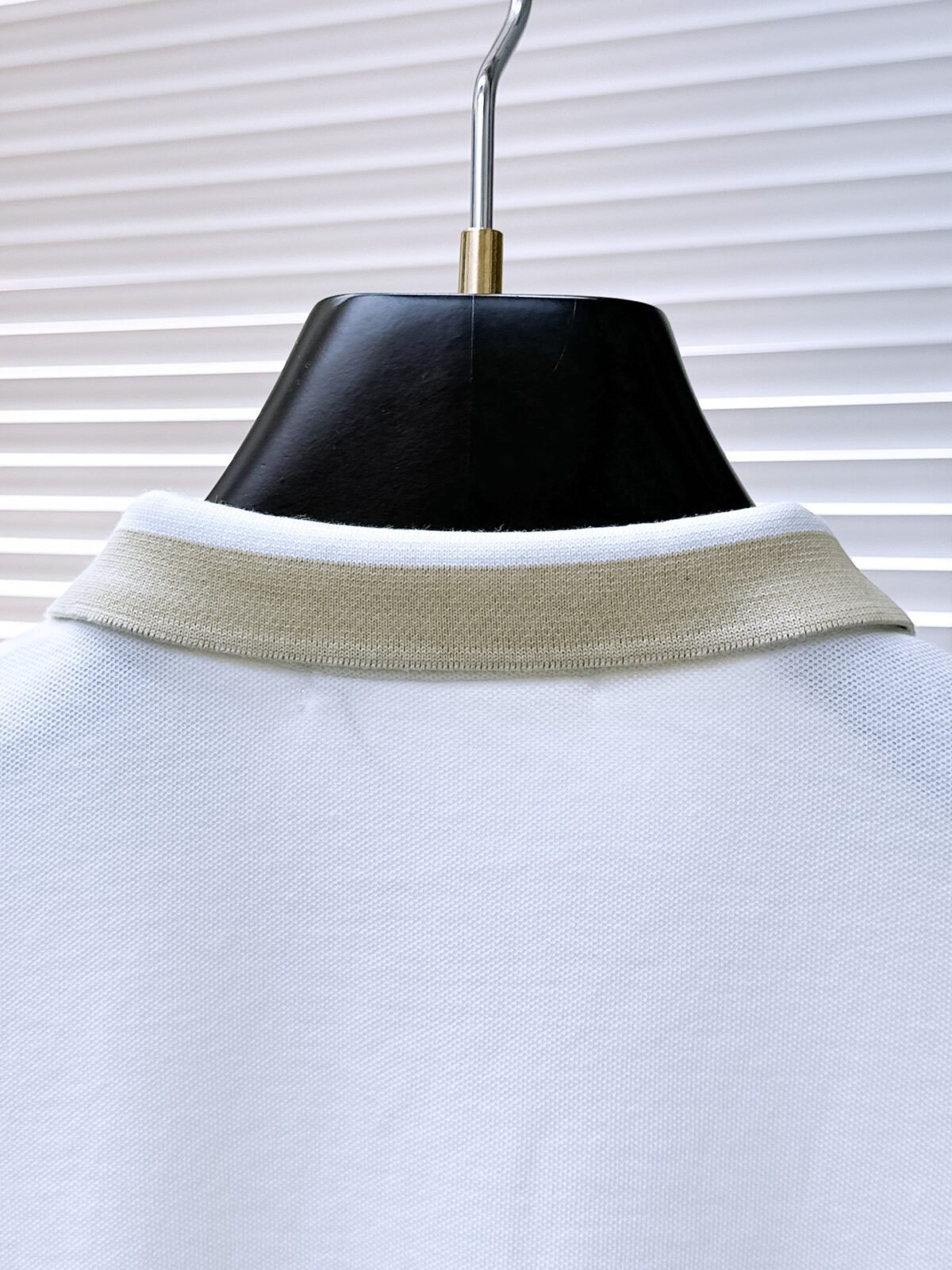 ⁦تيشيرت بولو رجالي صيفي جديد من بربري بتصميم ياقة دائرية⁩ - الصورة ⁦8⁩