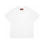 ⁦تيشيرت لويس فويتون الجديد بأكمام قصيرة، مطبوع عليه شعار جرافيتي، بطبعة طوب جدارية.⁩ - الصورة ⁦3⁩