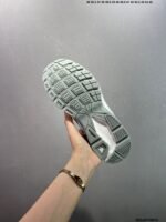 ⁦حذاء Nike Initiator⁩ - الصورة ⁦7⁩