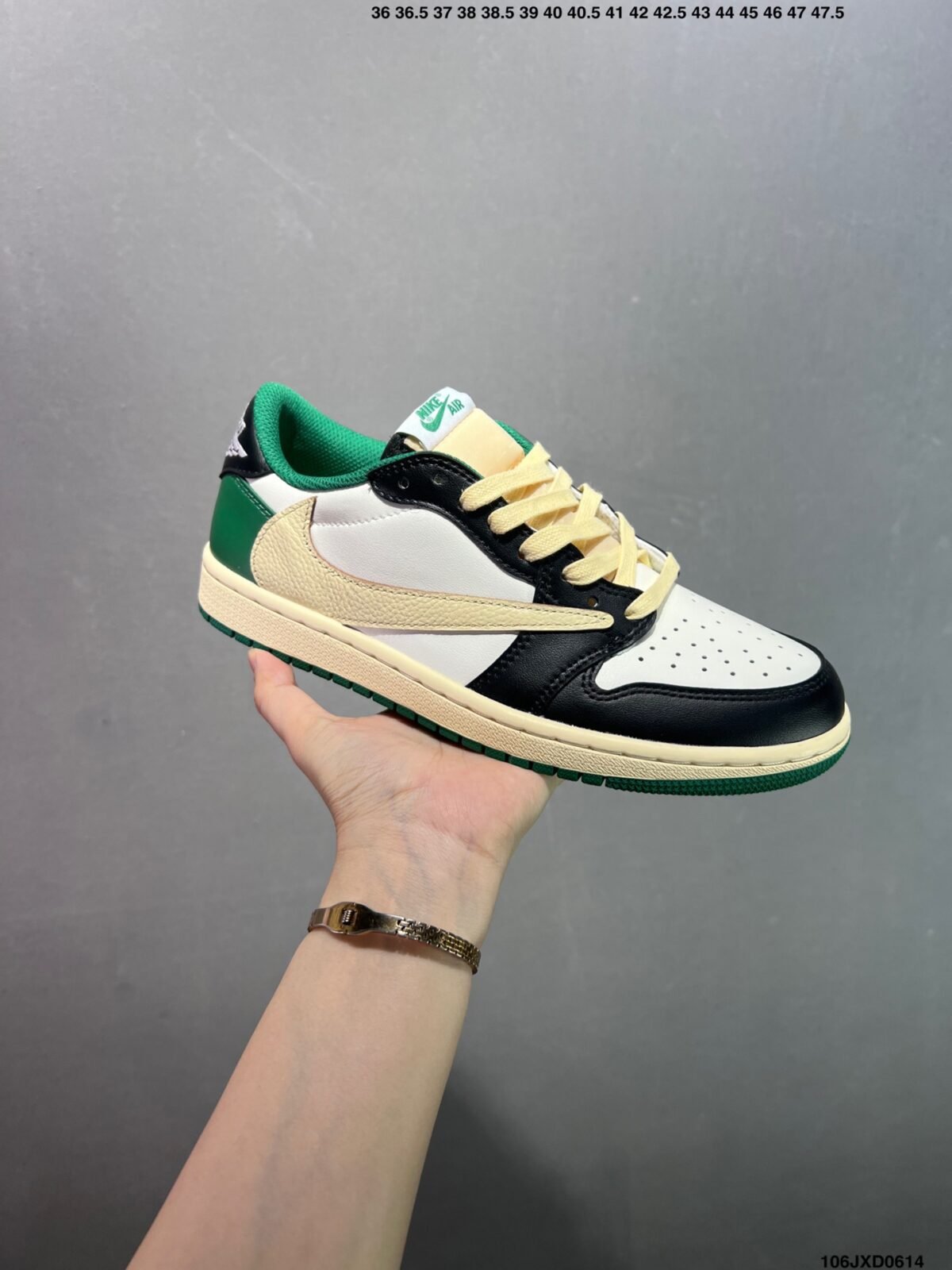 ⁦حذاء Nike Air Jordan 1 Low Travis Scott"Reverse Mocha"⁩ - الصورة ⁦2⁩