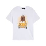 تيشيرت لويس فويتون Lv بطبعة سيارة كرتونية بشعار زهرة قديمة وأكمام قصيرة.