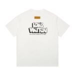 ⁦تيشيرت لويس فويتون الجديد المطبوع بأكمام قصيرة.⁩ - الصورة ⁦2⁩