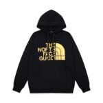 سترة غوتشي الجديدة ذات الياقة العالية والقلنسوة بتصميم كلاسيكي