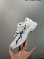 ⁦حذاء Nike Air Zoom Vomero 5⁩ - الصورة ⁦3⁩