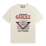 تيشيرت غوتشي ريترو بأكمام قصيرة.