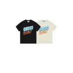 ⁦تيشيرت غوتشي الجديد بأكمام قصيرة وطبعة حروف.⁩ - الصورة ⁦3⁩