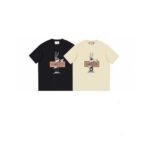 ⁦تيشيرت غوتشي بأكمام قصيرة وطبعة أرنب كرتونية.⁩ - الصورة ⁦7⁩