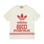 تيشيرت غوتشي الجديد بأكمام قصيرة.