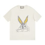 تيشيرت غوتشي G بأكمام قصيرة ورأس أرنب طويل الأذن.