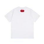 ⁦تيشيرت ديور كراب بتطريز رائع وأكمام قصيرة، بشعار ديور بأحرف ونقشة سلطعون.⁩ - الصورة ⁦2⁩