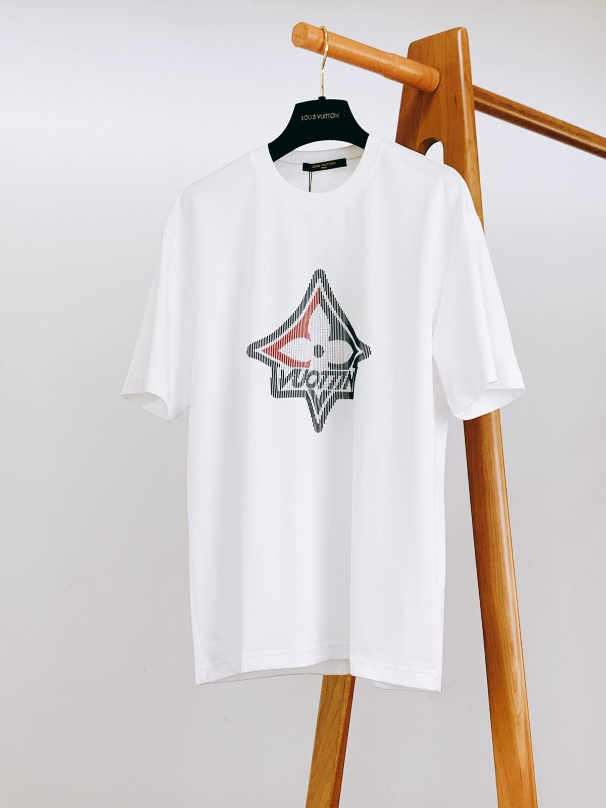⁦تيشيرت لويس فويتون الكلاسيكي بأكمام قصيرة⁩ - الصورة ⁦2⁩