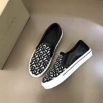 ⁦حذاء رياضي رجالي كلاسيكي منخفض الارتفاع من بربري⁩ - الصورة ⁦2⁩