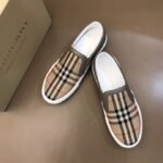 ⁦حذاء بربري الرياضي الكلاسيكي الجديد منخفض الرقبة للرجال⁩ - الصورة ⁦2⁩