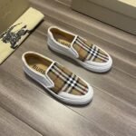 حذاء بربري الرياضي الكلاسيكي منخفض الرقبة للرجال