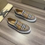 حذاء بربري الرياضي الكلاسيكي منخفض الرقبة للرجال