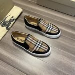 حذاء بربري الرياضي الكلاسيكي منخفض الرقبة للرجال