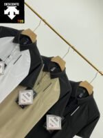 ⁦تيشيرت ARCTERYX حرير ثلجي عالي المرونة وسريع الجفاف بأكمام قصيرة، مطبوع عليه شعار صغير.⁩ - الصورة ⁦6⁩