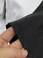 ⁦تيشيرت ARCTERYX حرير ثلجي عالي المرونة وسريع الجفاف بأكمام قصيرة، مطبوع عليه شعار صغير.⁩ - الصورة ⁦7⁩