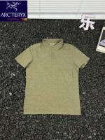 ⁦تيشيرت بولو أركتريكس الحضري العملي البسيط بلون سادة، مناسب للجنسين، بأكمام قصيرة، يسمح بمرور الهواء، مريح للجلد.⁩ - الصورة ⁦3⁩