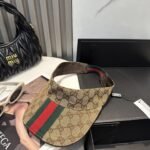 ⁦قبعة غوتشي الأصلية ذات الشريط العريض المجوف الأحدث.⁩ - الصورة ⁦7⁩