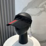 ⁦قبعة غوتشي الأصلية ذات الشريط العريض المجوف الأحدث.⁩ - الصورة ⁦5⁩