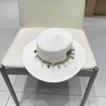 ⁦قبعة قش نسائية جديدة من غوتشي بتصميم عرقي.⁩ - الصورة ⁦5⁩