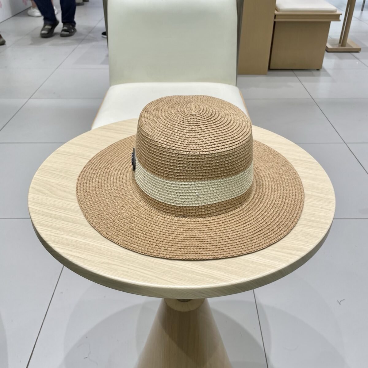 ⁦قبعة غوتشي القشية الجديدة ذات القمة المسطحة⁩ - الصورة ⁦5⁩