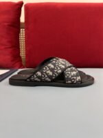 ⁦شبشب ديور أكوا الرجالي الجديد أنيق وعملي.⁩ - الصورة ⁦6⁩