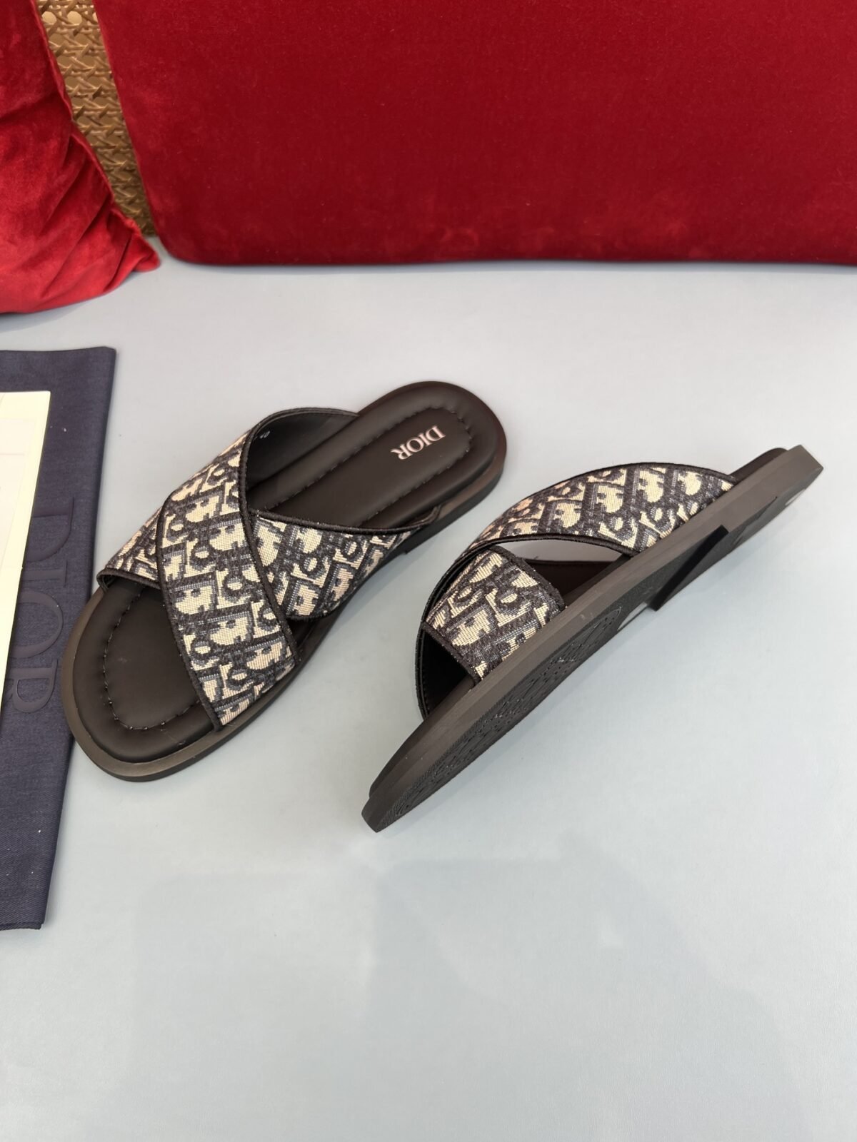 ⁦شبشب ديور أكوا الرجالي الجديد أنيق وعملي.⁩ - الصورة ⁦5⁩