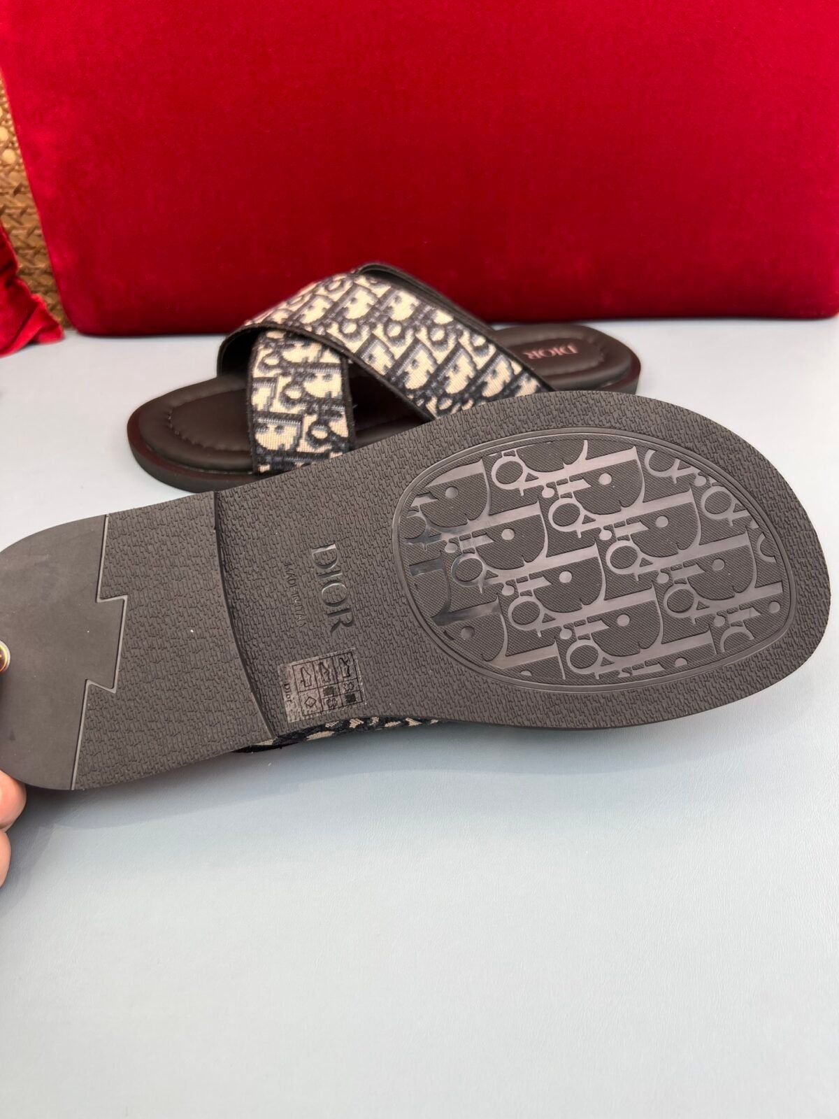 ⁦شبشب ديور أكوا الرجالي الجديد أنيق وعملي.⁩ - الصورة ⁦7⁩