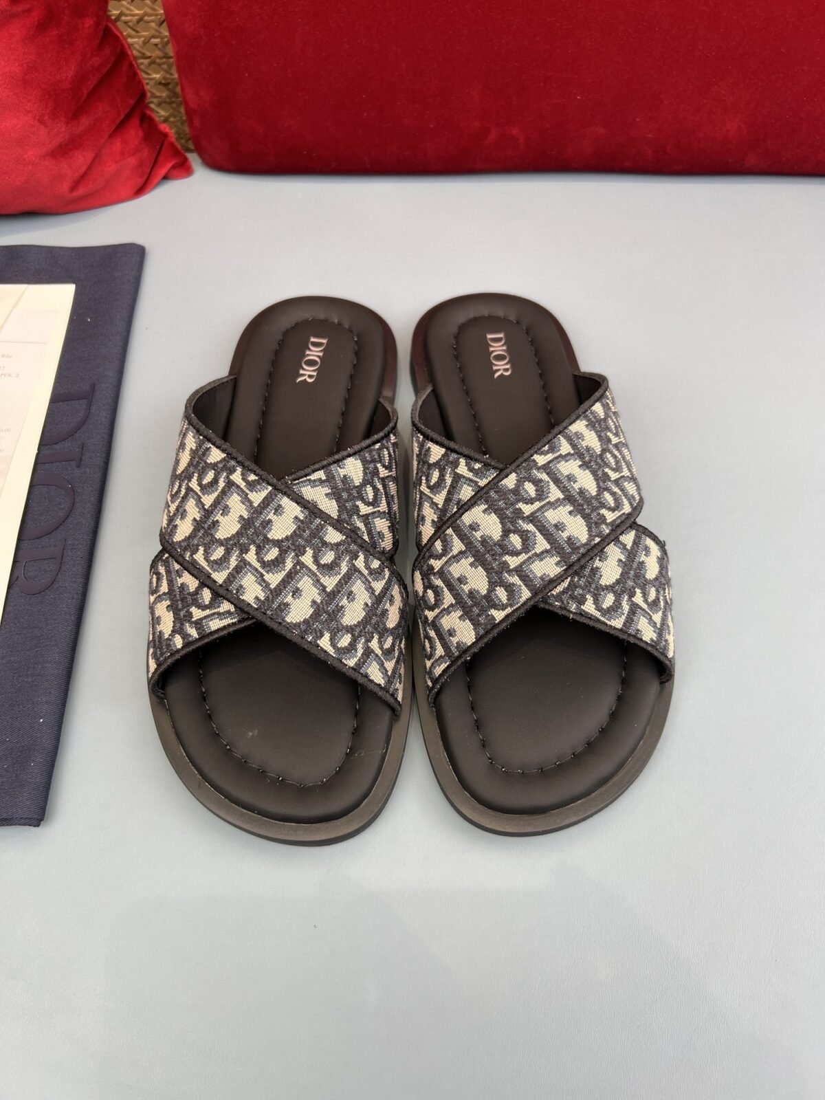 ⁦شبشب ديور أكوا الرجالي الجديد أنيق وعملي.⁩ - الصورة ⁦1⁩