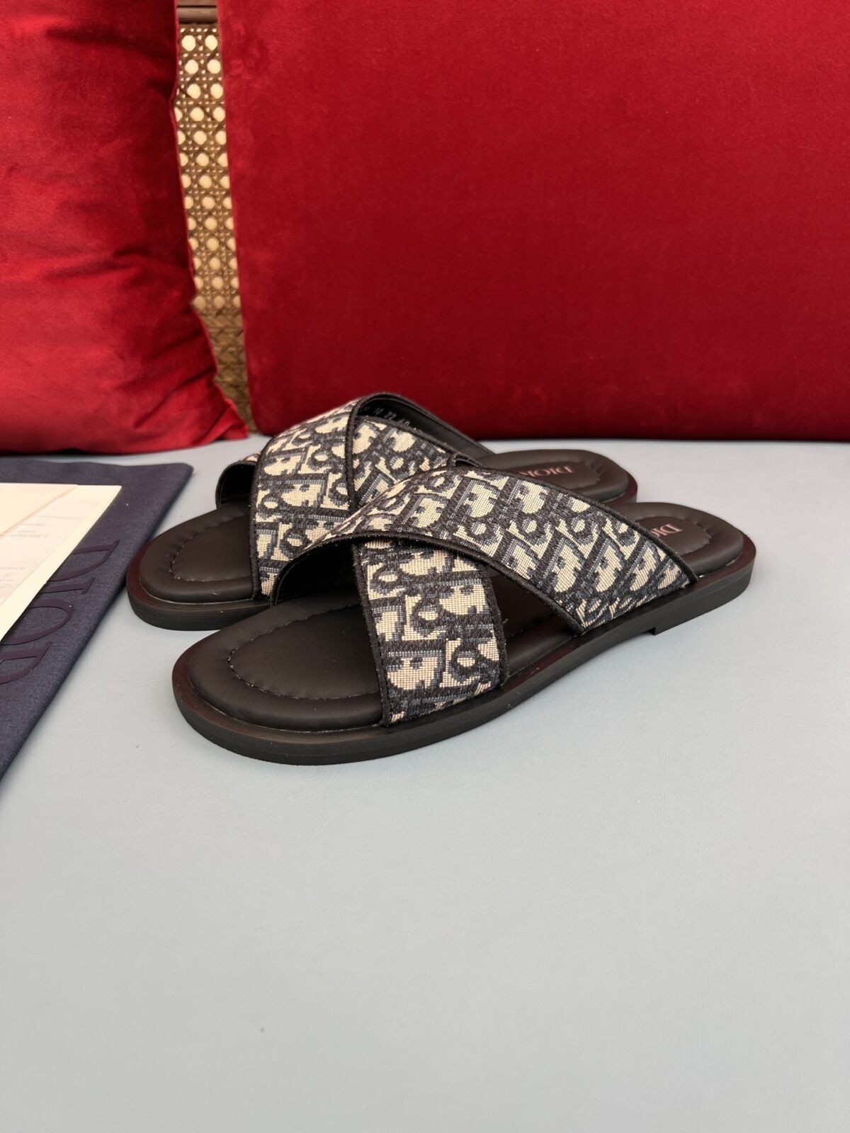 ⁦شبشب ديور أكوا الرجالي الجديد أنيق وعملي.⁩ - الصورة ⁦3⁩