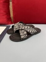 ⁦شبشب ديور أكوا الرجالي الجديد أنيق وعملي.⁩ - الصورة ⁦3⁩